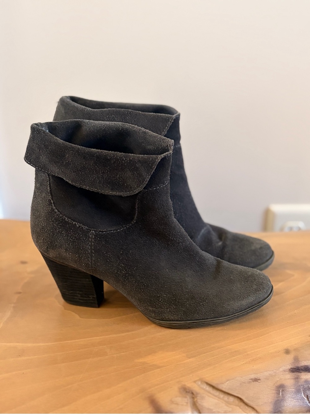 Blondo Black Suede Fold-Top Ankle Boots size 6.5